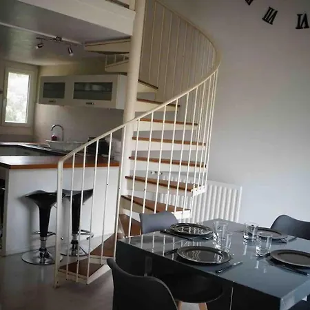 Superbe Duplex De 64m2 - T2 Proche Paris Saclay شقة