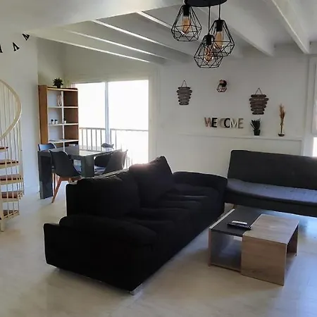 Superbe Duplex De 64m2 - T2 Proche Paris Saclay شقة